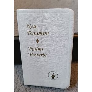 NEW TESTAMENT, PSALMS, PROVERBS Pocket Bible 1985 Gideon White Bound Gold Edge